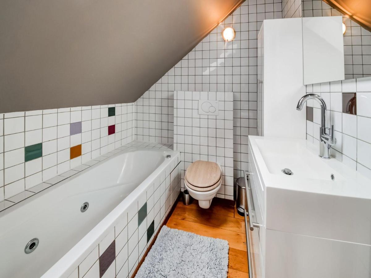 Tranquil Holiday Home In Mont With Bubble Bath Exterior photo